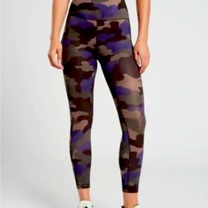 Athleta Ultimate Stash printed 7/8 tight . Small. Camo